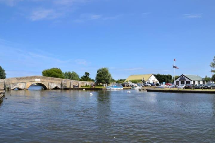 California Sands Chalet: Beachside Retreat near Norfolk Broads Scratby Exterior photo